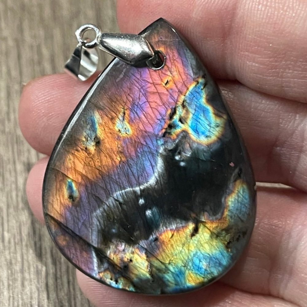 Stunning Flashy Rainbow Labradorite Pendant Necklace - FIRM ON PRICE